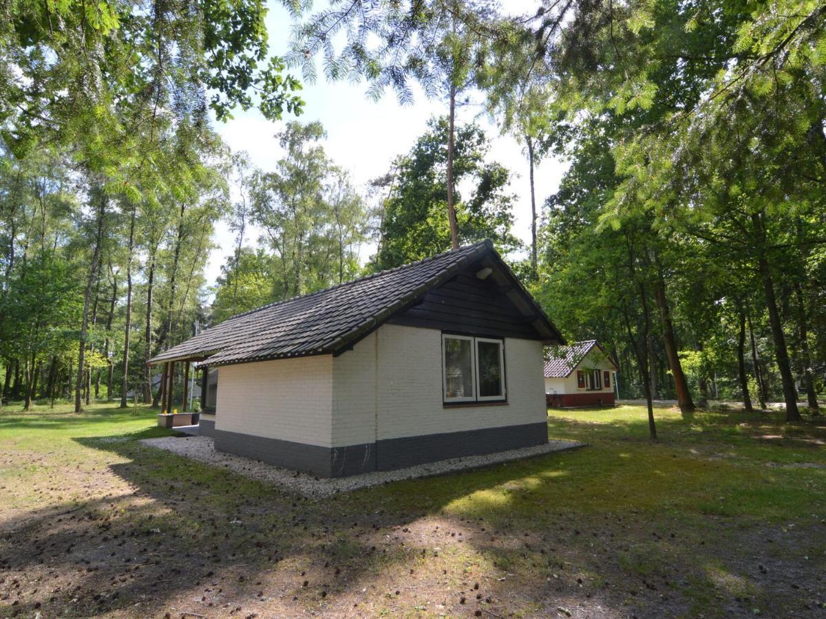 Detached Bungalow With Lovely Covered Terrace In A Nature Rich Holiday Park Stramproy Exterior foto