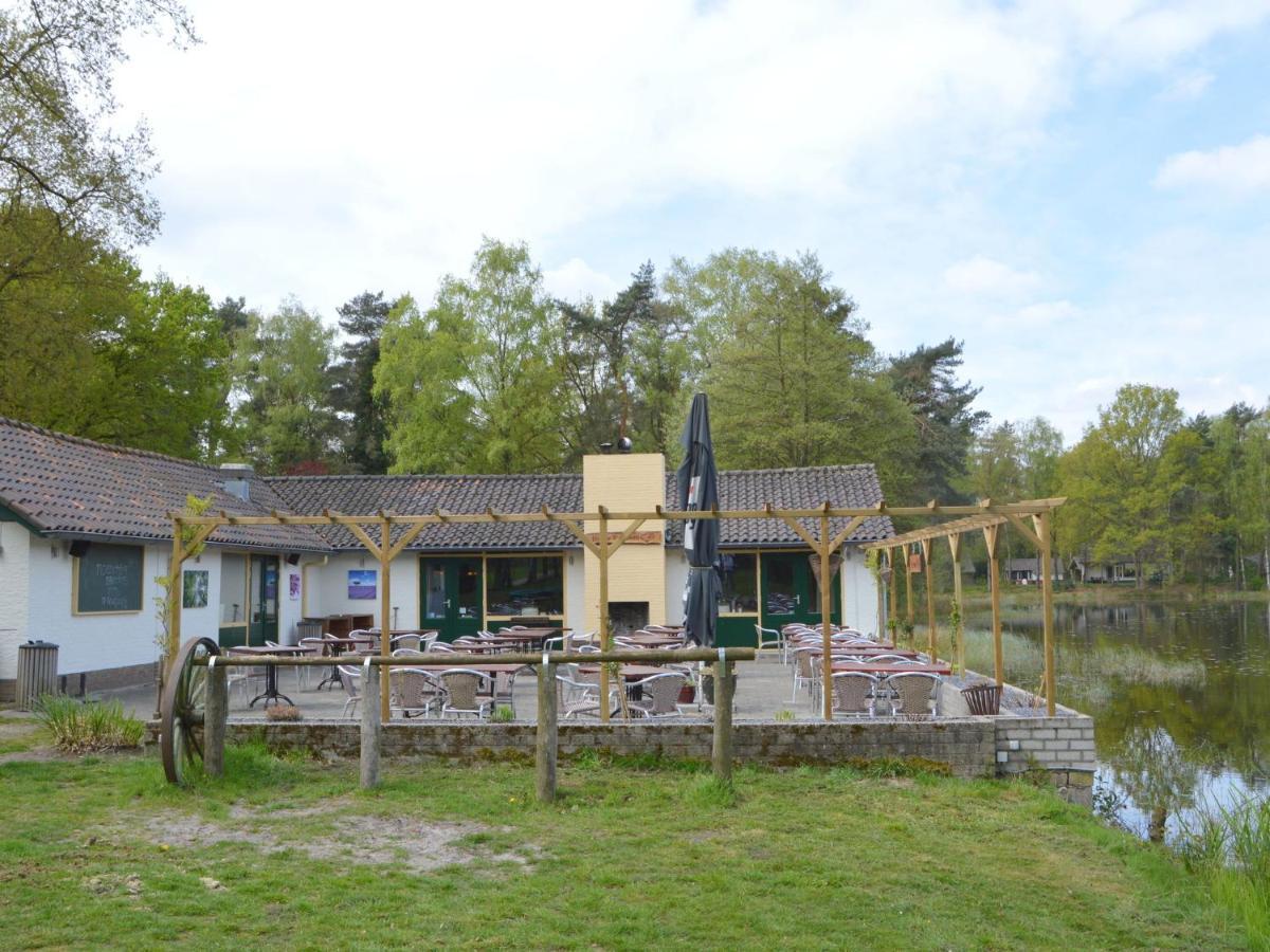 Detached Bungalow With Lovely Covered Terrace In A Nature Rich Holiday Park Stramproy Exterior foto